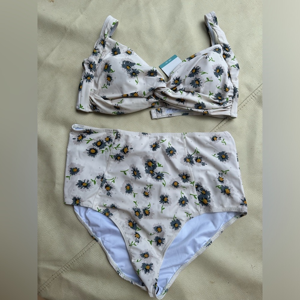 NWT The Marilyn two piece from Roolee